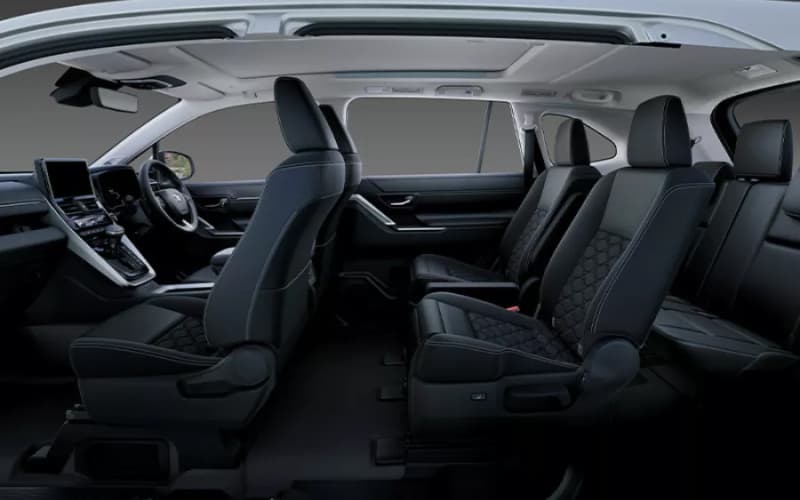 Toyota Innova Hybrid photo