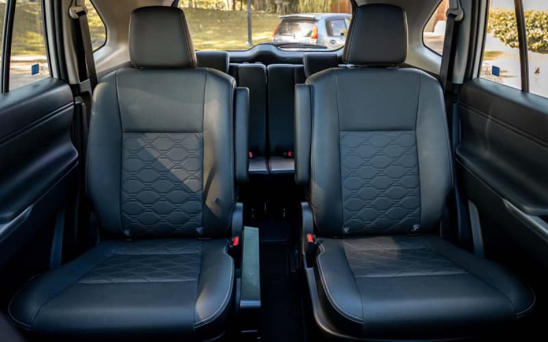 Toyota Innova Hybrid photo