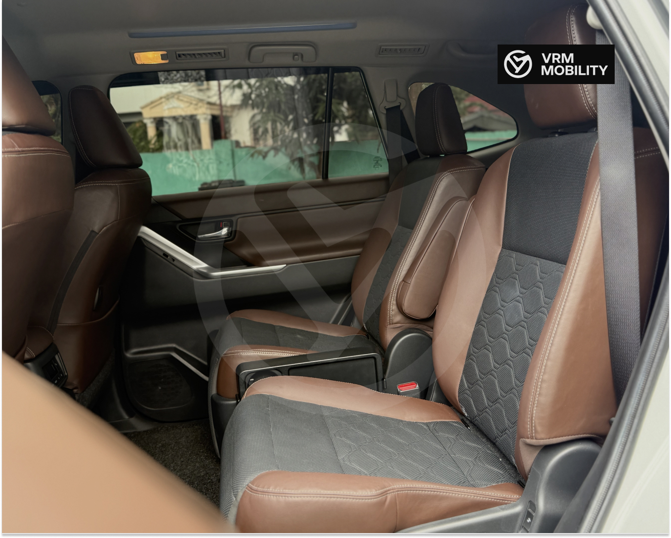 Toyota Innova Hybrid photo