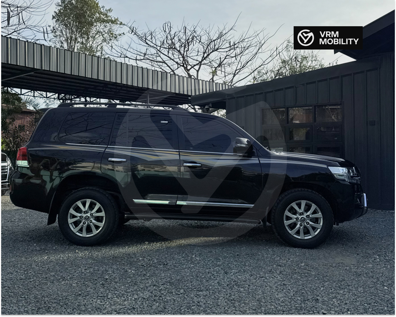 Toyota Land Cruiser 200 SUV photo
