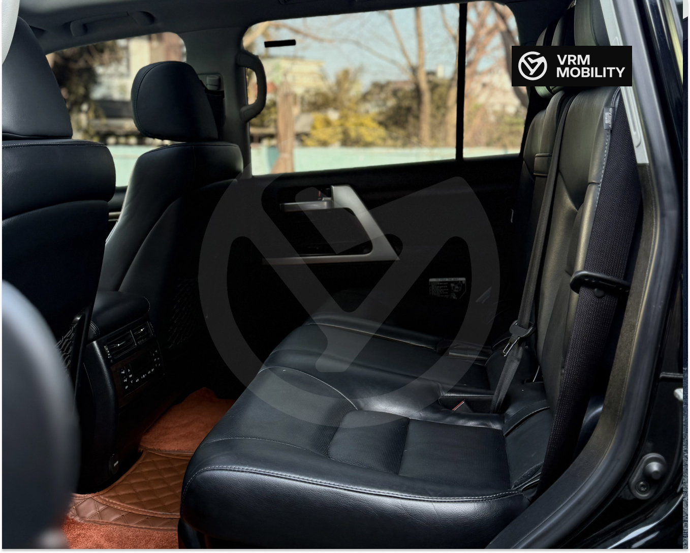 Toyota Land Cruiser 200 SUV photo